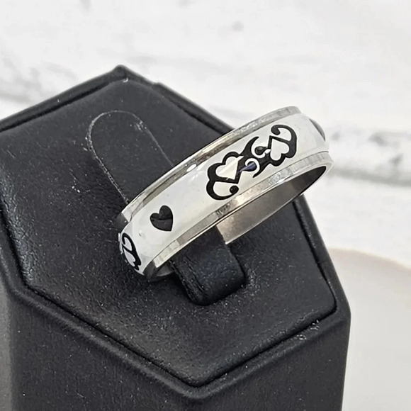 Size 11 Black and White Heart Design Fashion Ring  11I - Picture 2 of 4